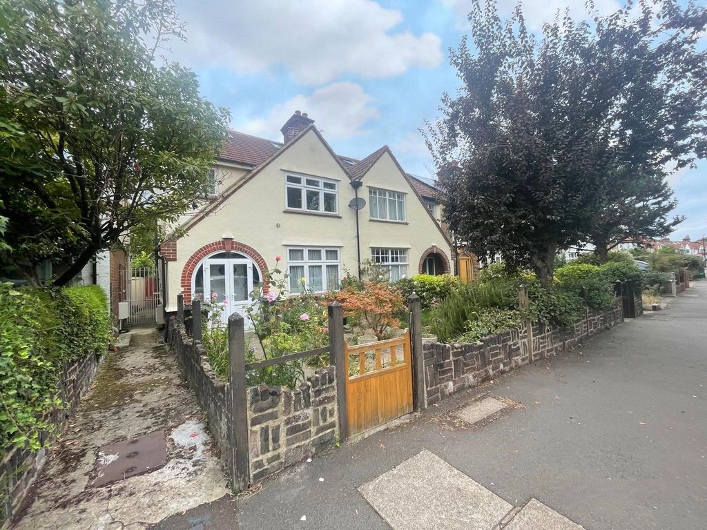 Property photo 1 of 11 External
