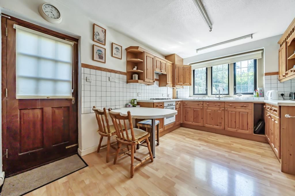 Property photo 2 of 18 Kitchen/Breakfast Room