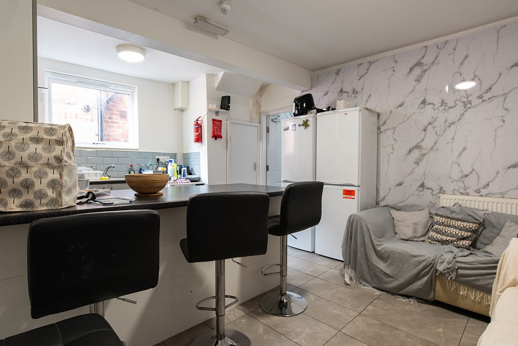 Property photo 3 of 37