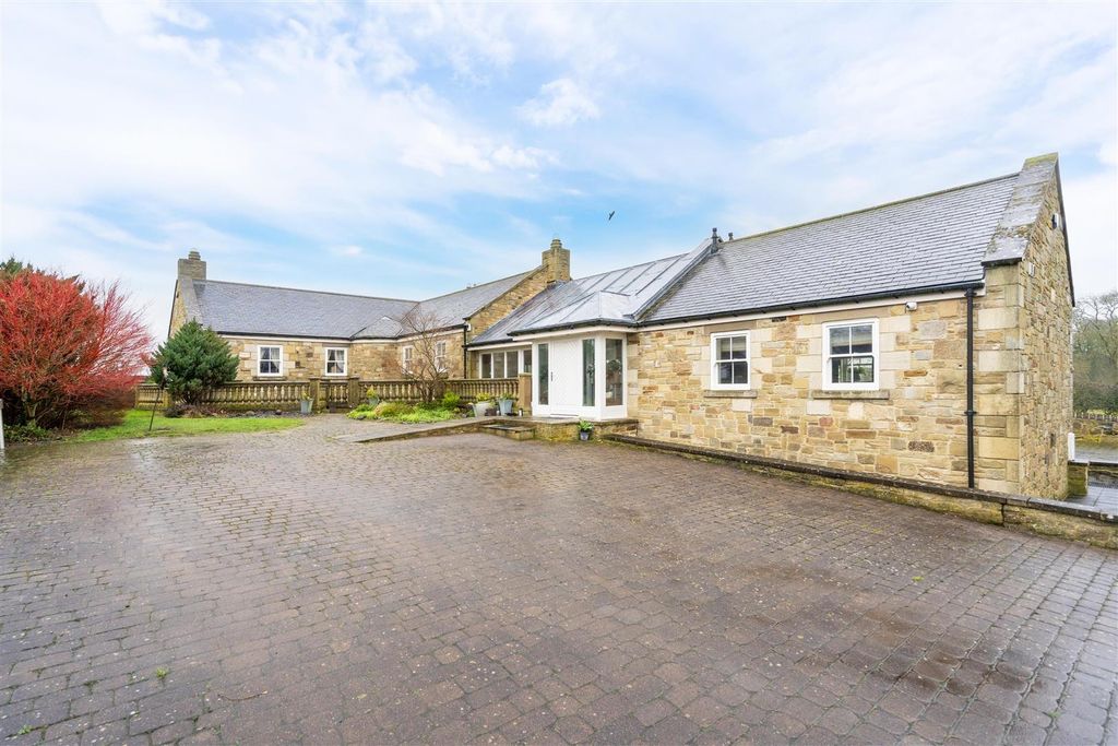 Property photo 1 of 12 External