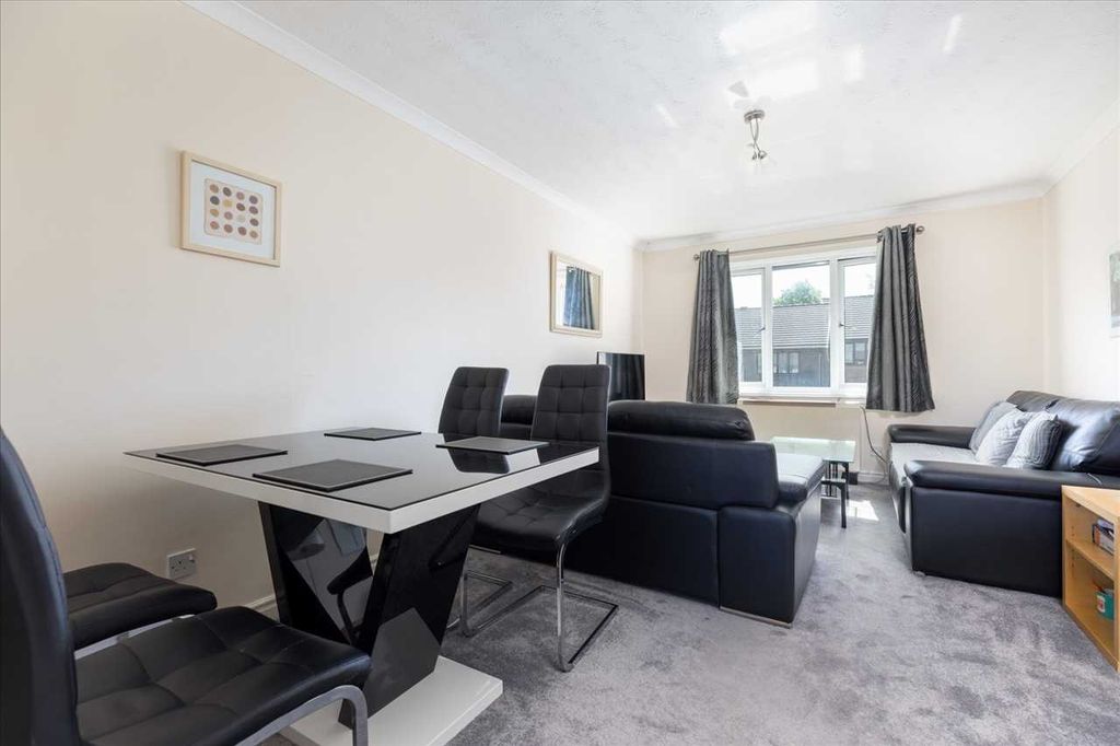 Property photo 2 of 11 Lounge