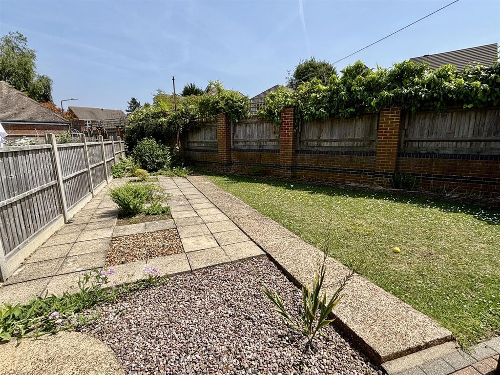 Property photo 2 of 17 Garden