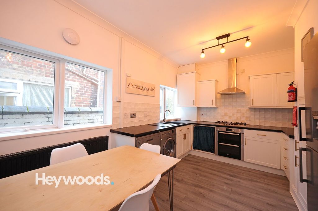 Property photo 3 of 46
