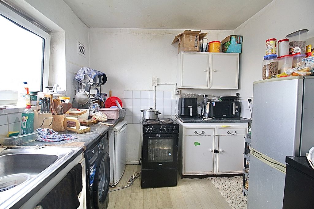 Property photo 3 of 4