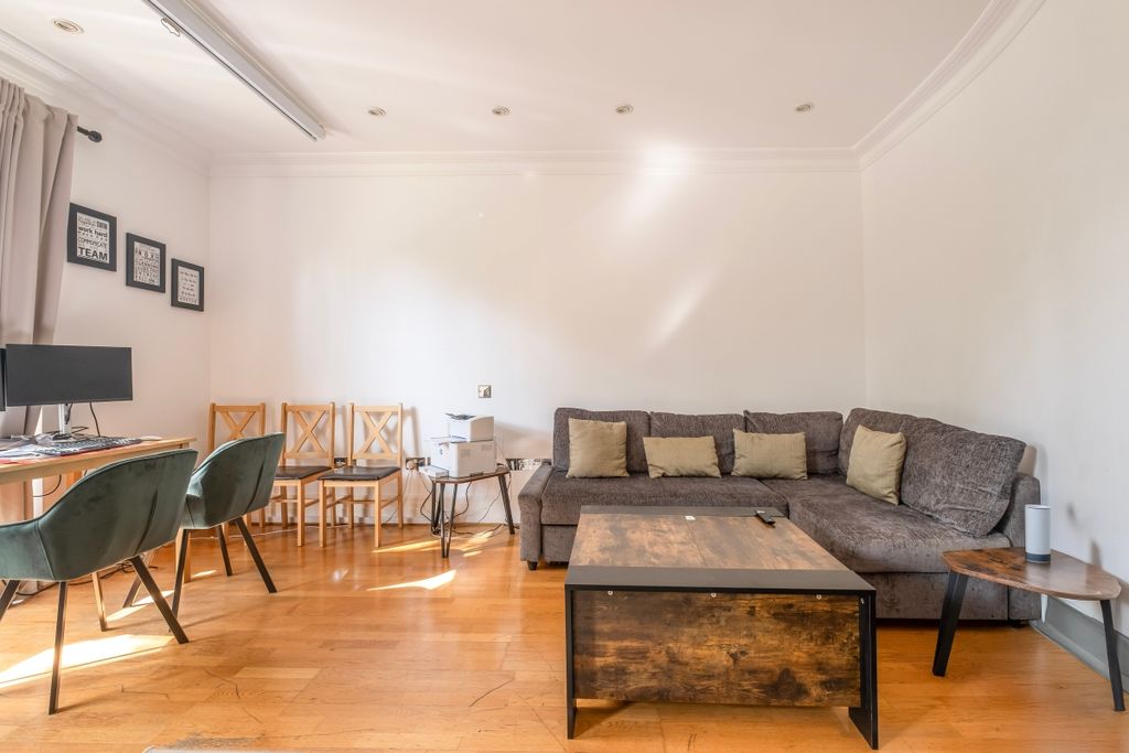 Property photo 2 of 11 0002