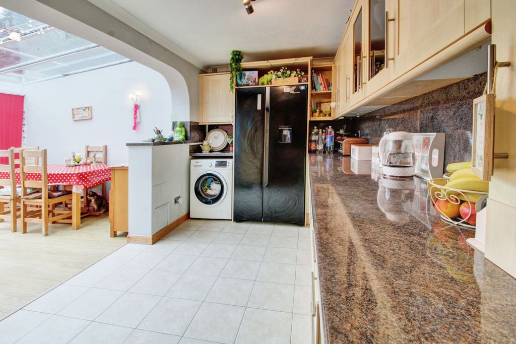 Property photo 3 of 14 Kitchen