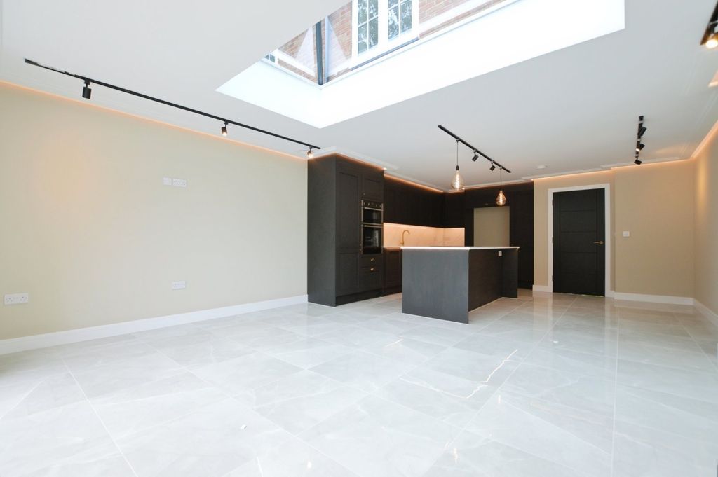Property photo 3 of 16 Kitchen/Living