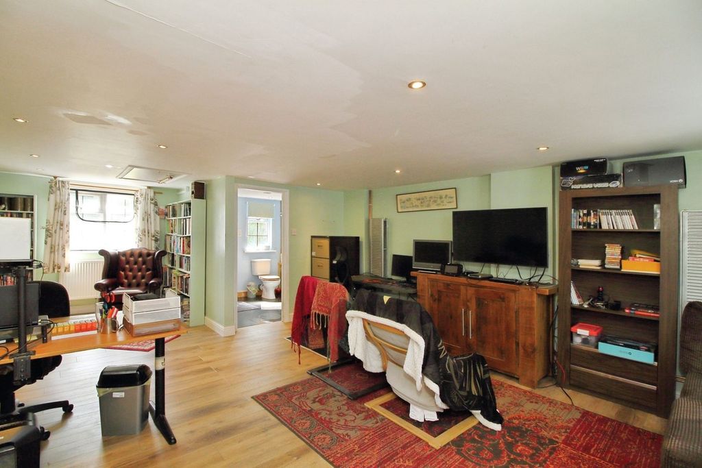 Property photo 2 of 26