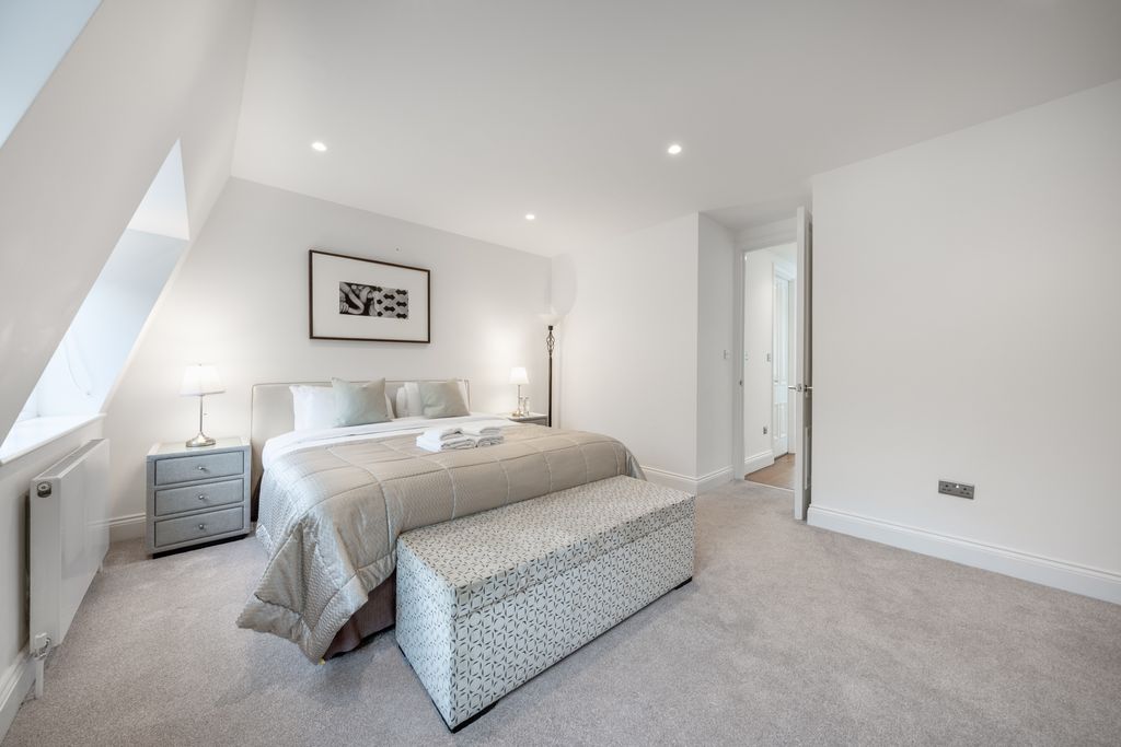 Property photo 2 of 27