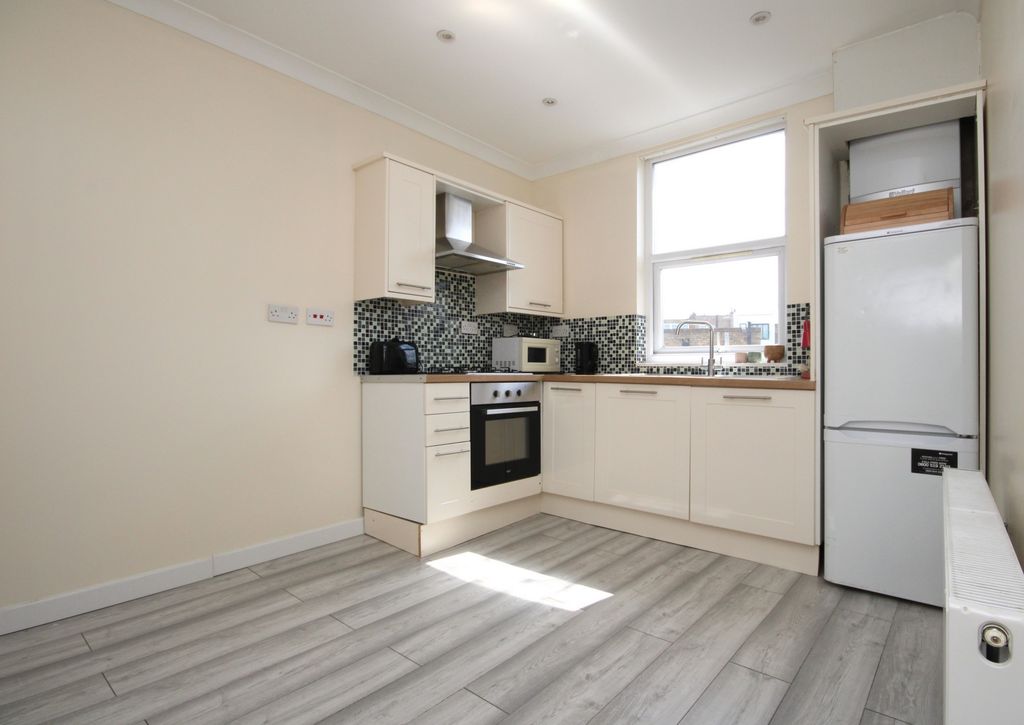 Property photo 1 of 7 Kitchen