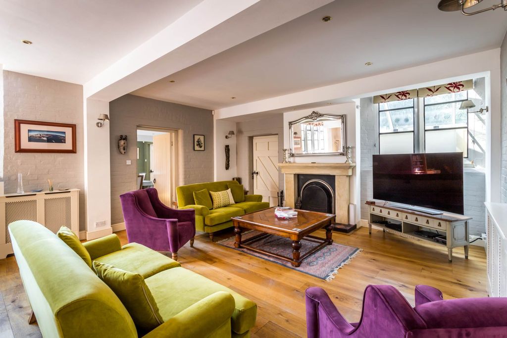 Property photo 3 of 24