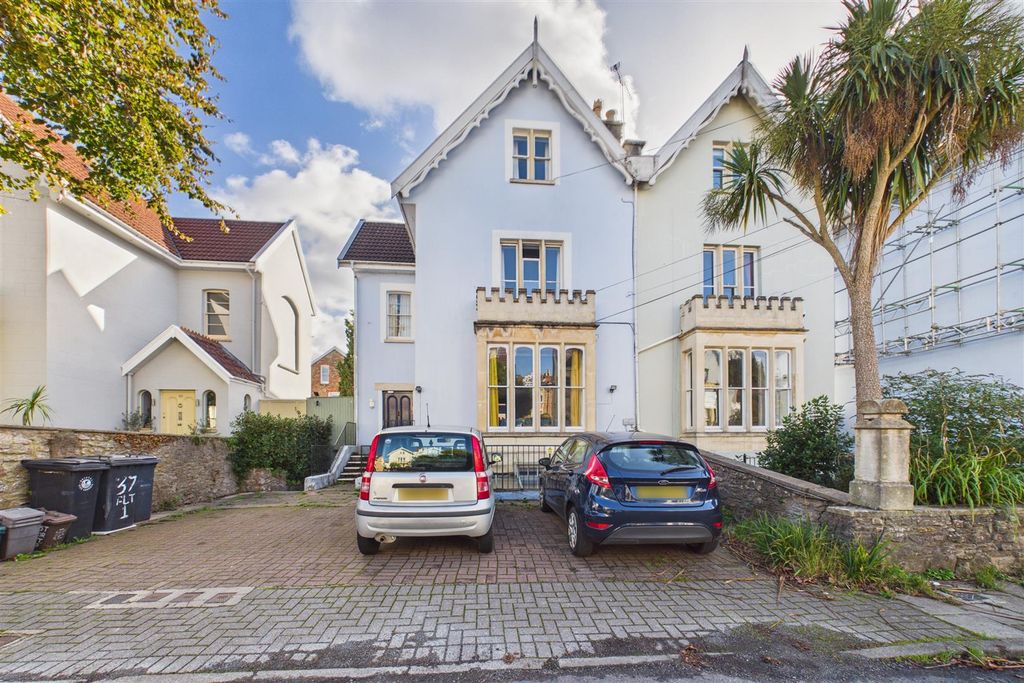 Property photo 1 of 15 External