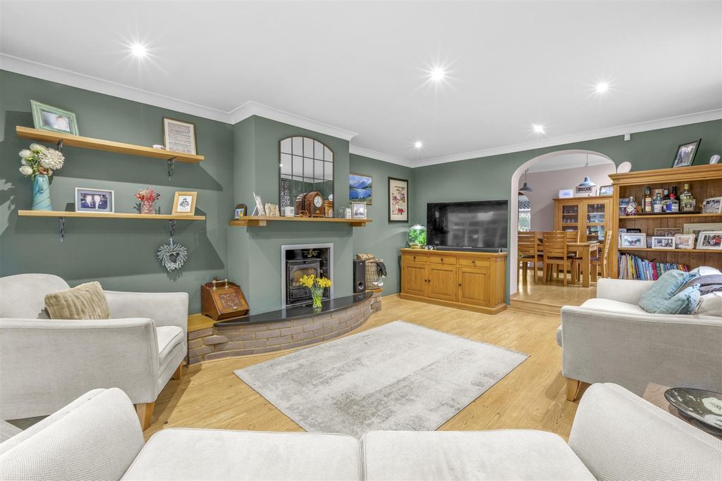 Property photo 3 of 17 Living Room