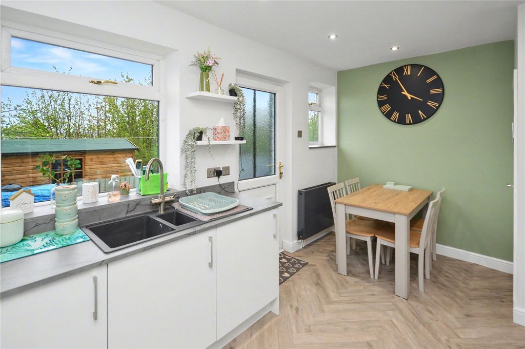 Property photo 3 of 12 Picture 3