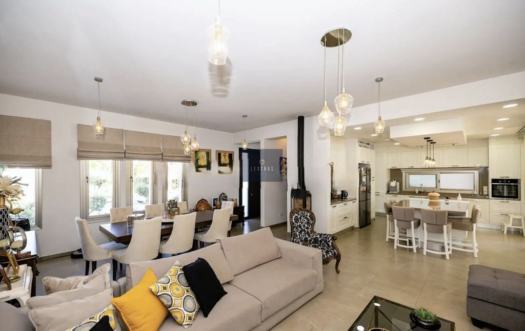 Property photo 1 of 4