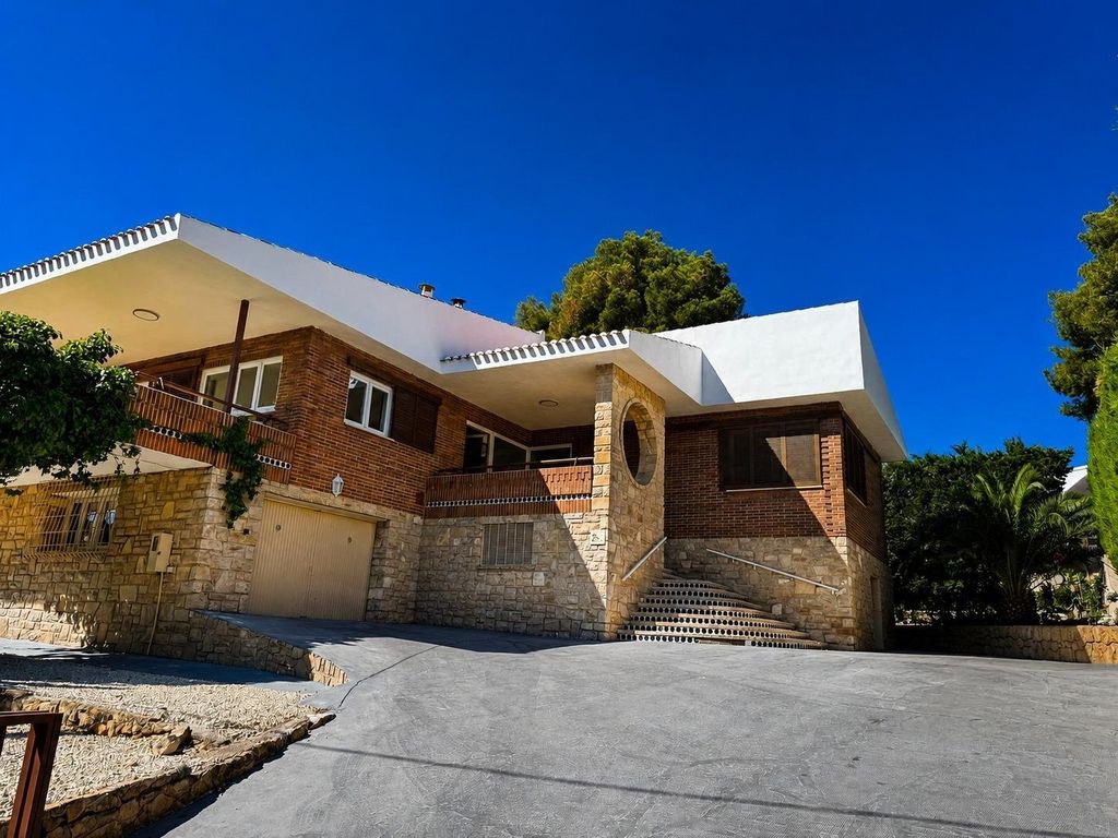 Property photo 1 of 50