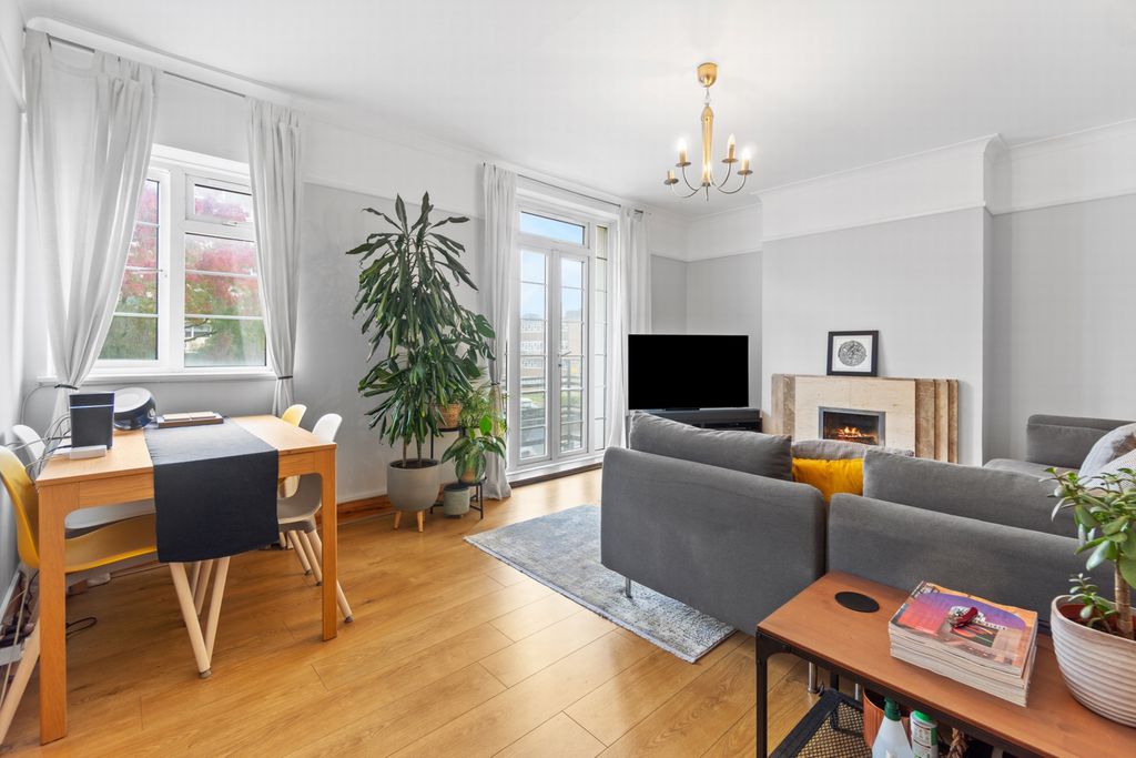 Property photo 2 of 11 Photo 4