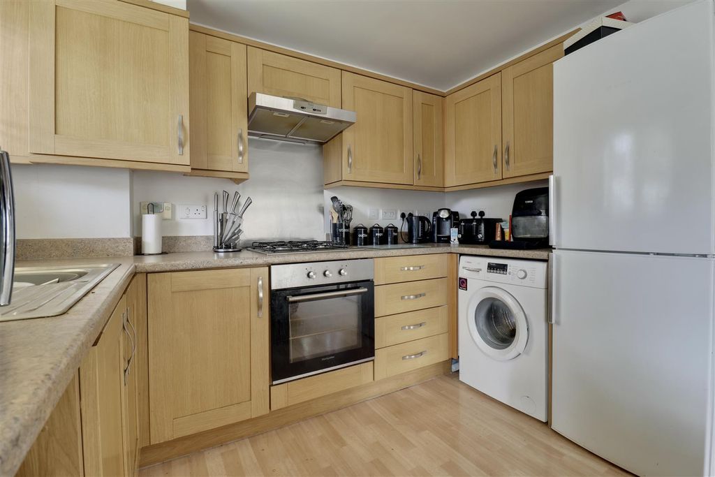 Property photo 3 of 12 Kitchen