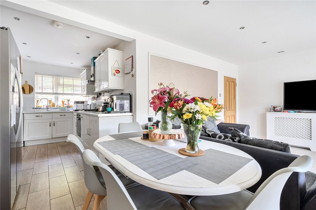 Property photo 2 of 21 Picture No. 18