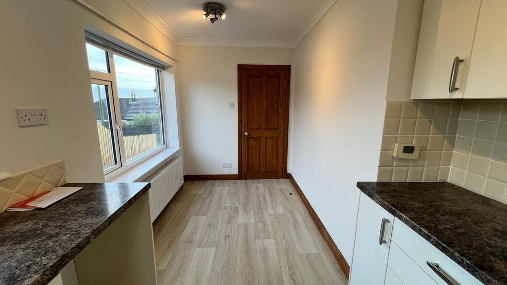 Property photo 2 of 19 Picture No. 27