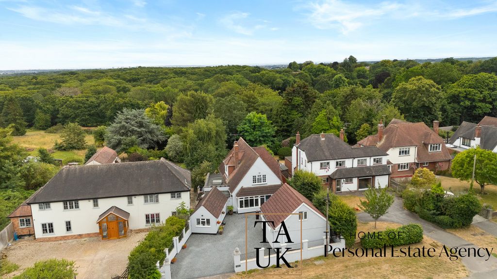 4 bed detached house for saleHigh Road, Essex SS5