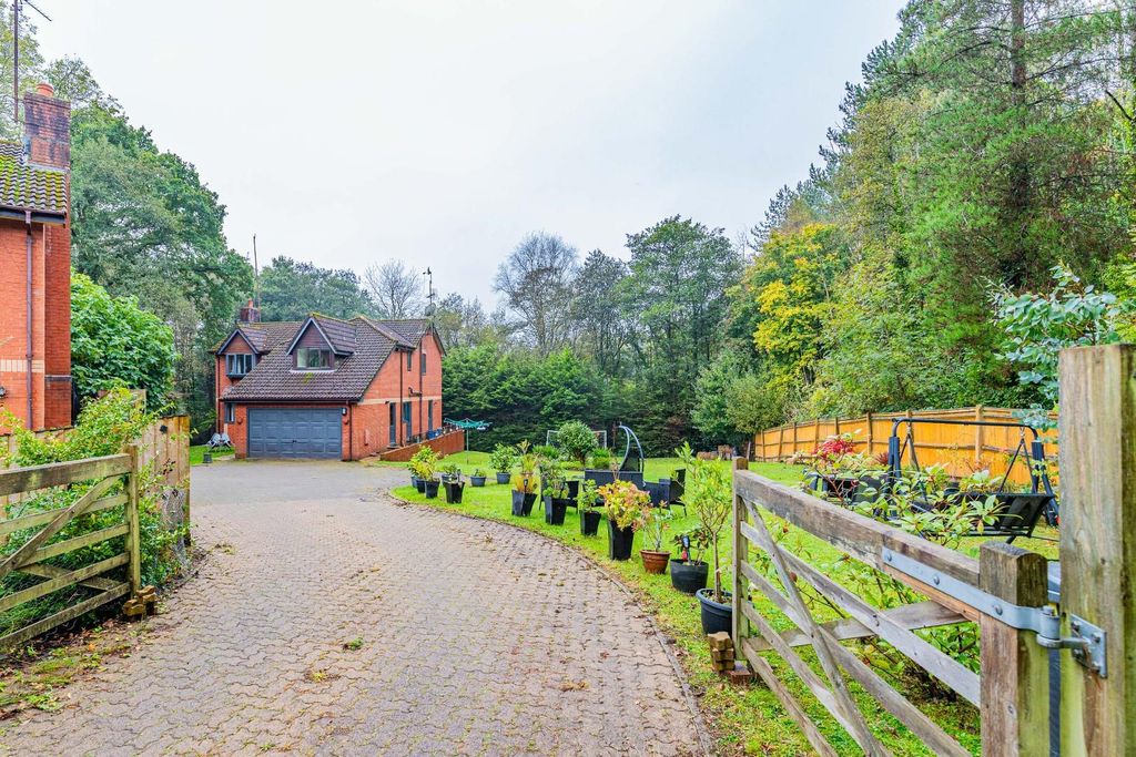 Property photo 1 of 28 Churchill Close 7-25.Jpg