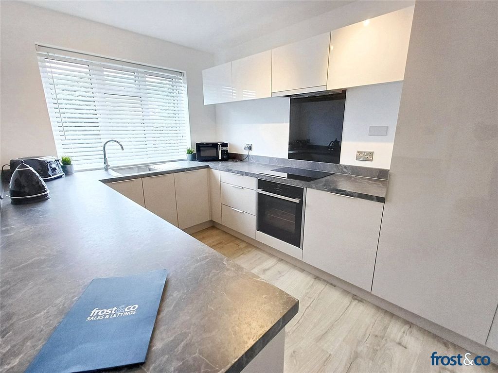 Property photo 1 of 10 Kitchen