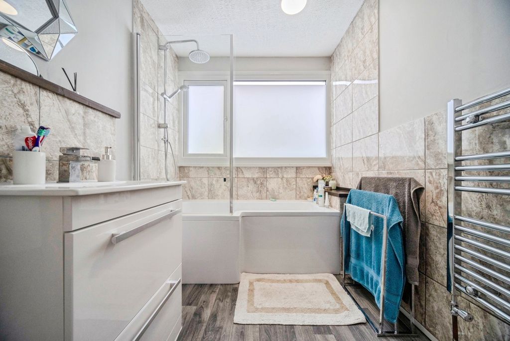 Property photo 3 of 40 Pbox-Img.Jpg