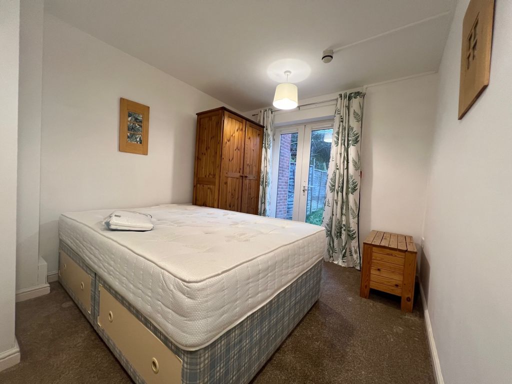 Property photo 1 of 16 Bedroom