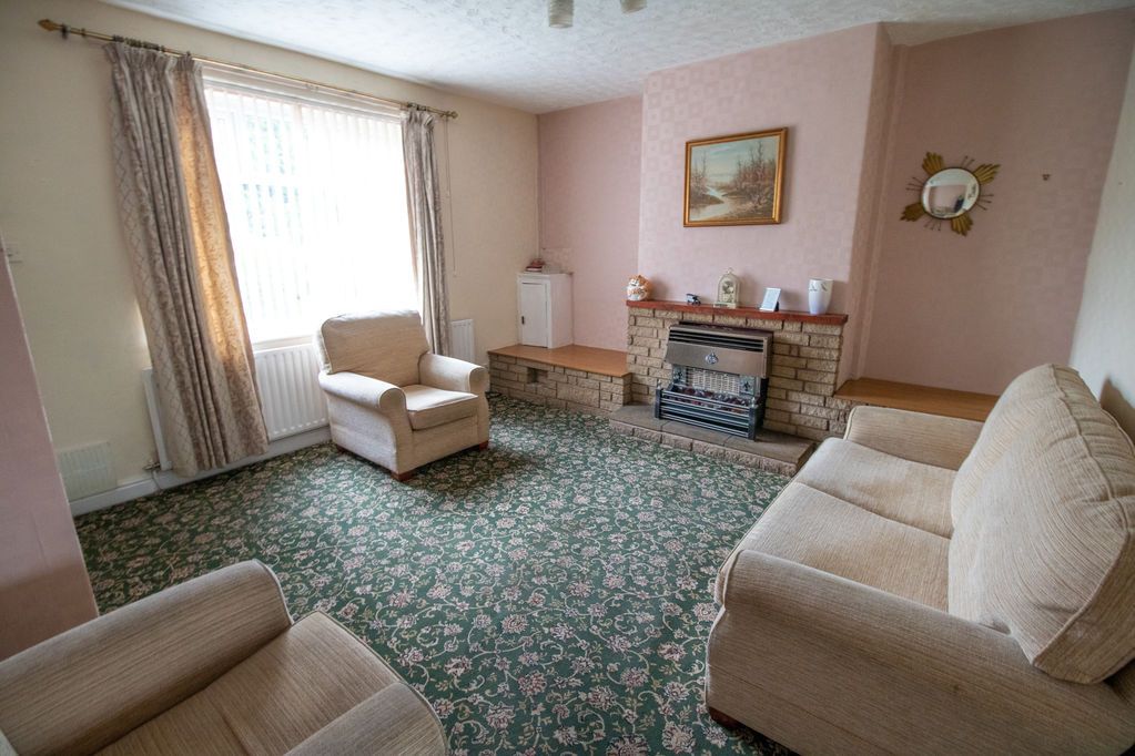 Property photo 3 of 13 Lounge