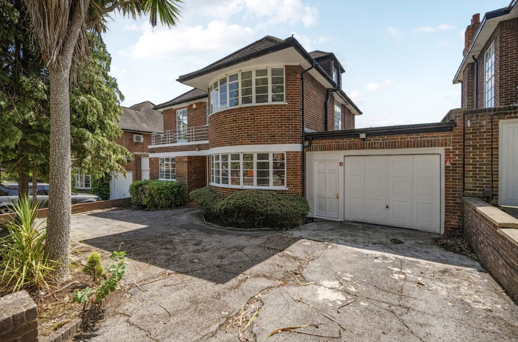 Property photo 1 of 11