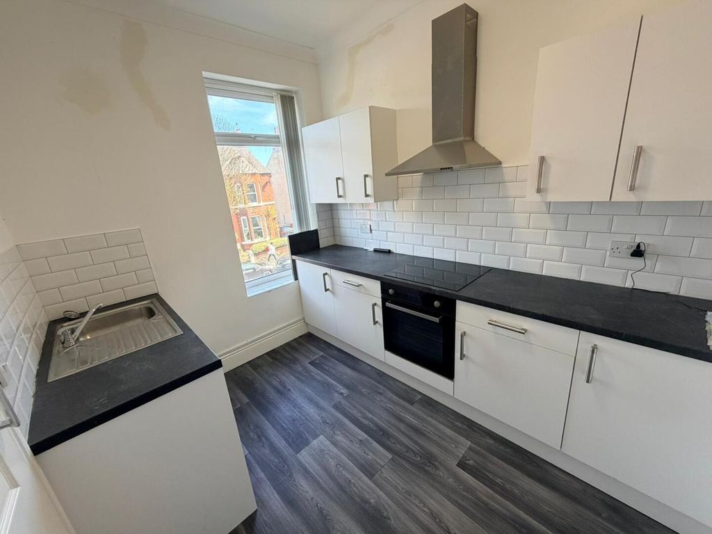 Property photo 1 of 8 Kitchen