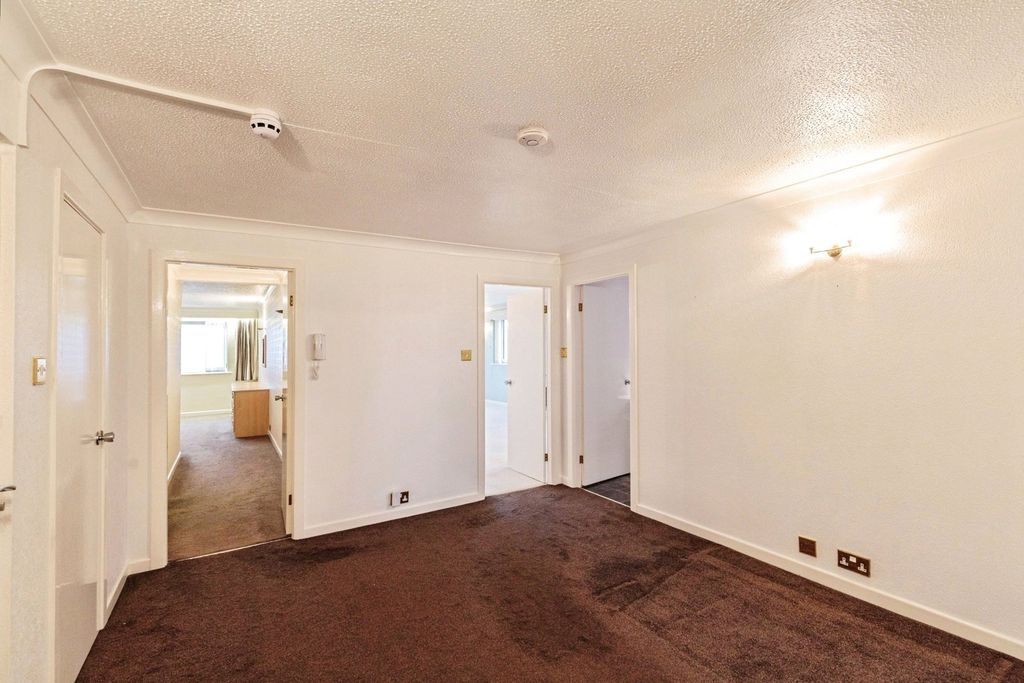 Property photo 2 of 27 Pbox-Img.Jpg