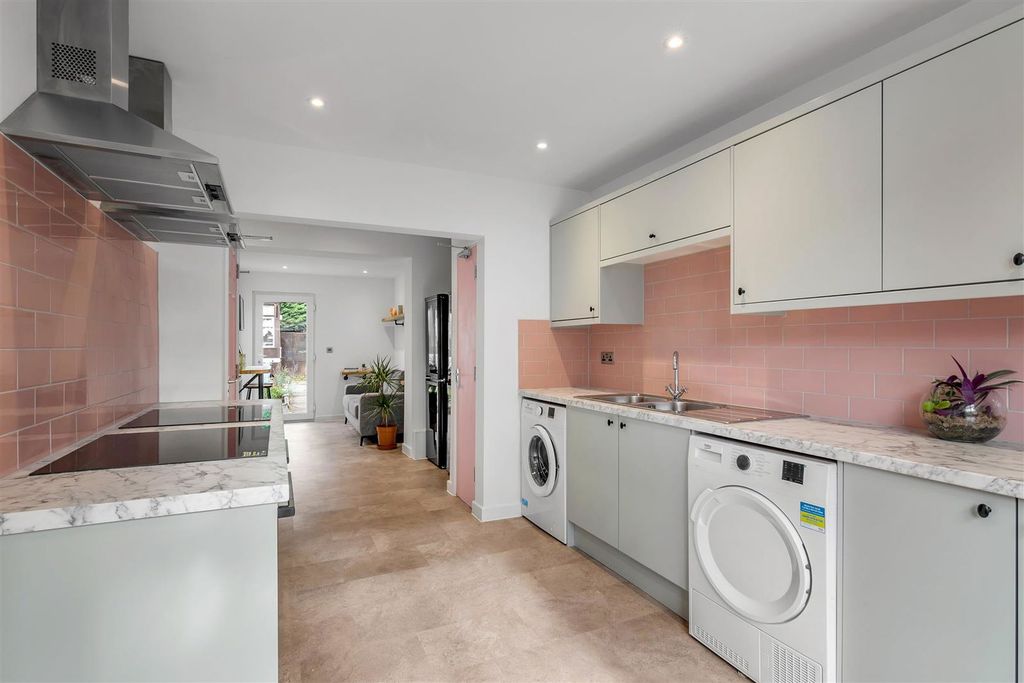 Property photo 1 of 116