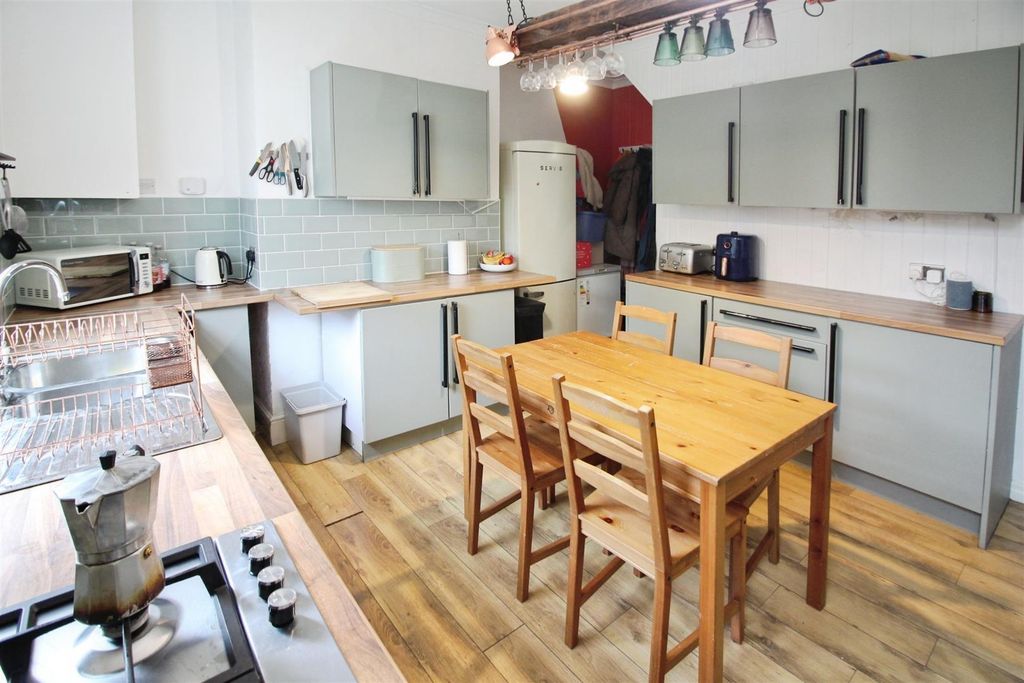 Property photo 2 of 17 Dining Kitchen