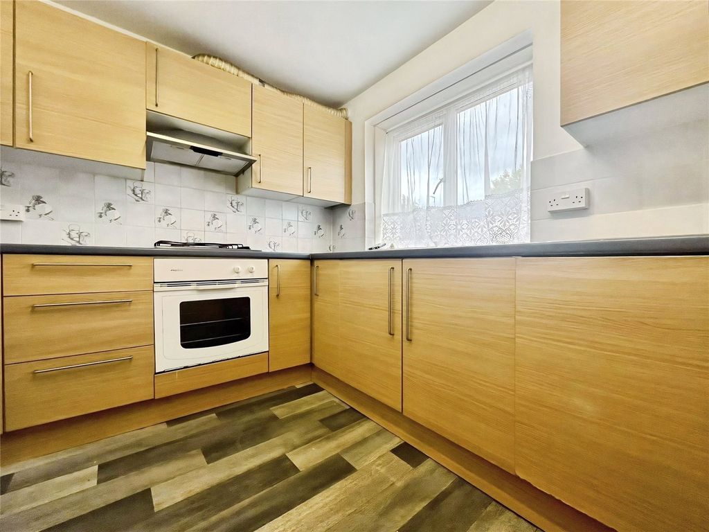 Property photo 3 of 10 Kitchen