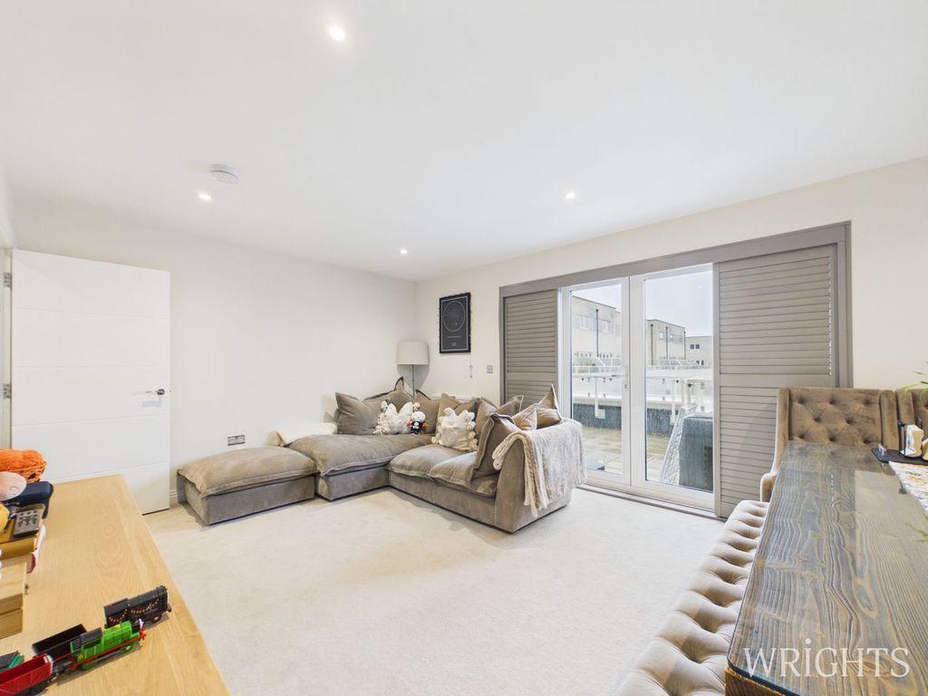 Property photo 2 of 32