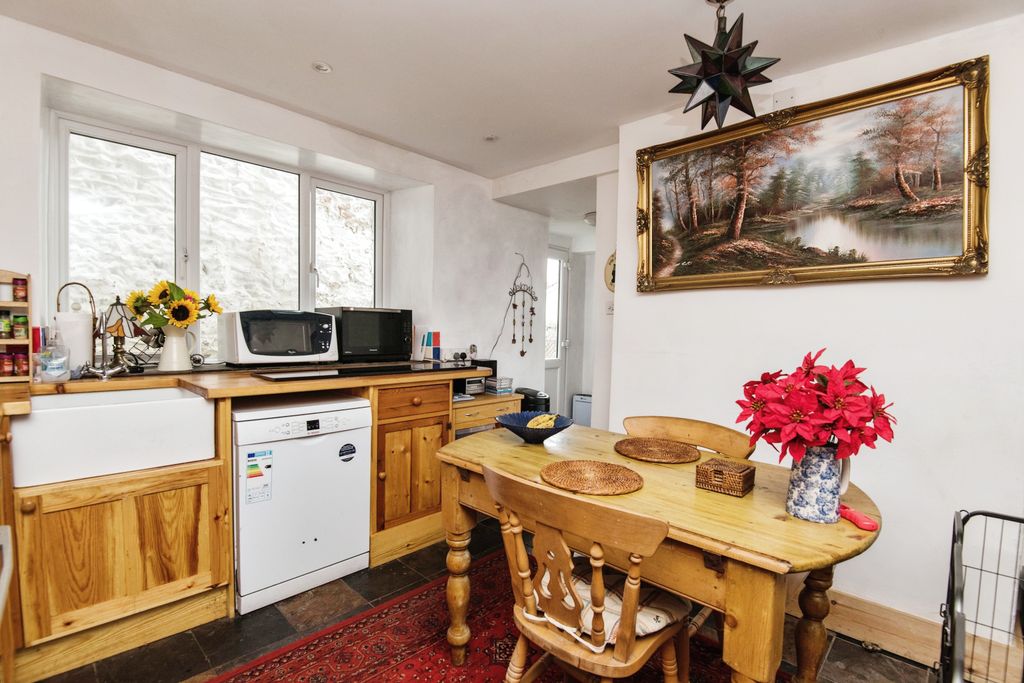 Property photo 3 of 14 Kitchen/Dining Room