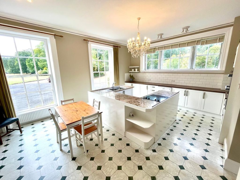 Property photo 3 of 33