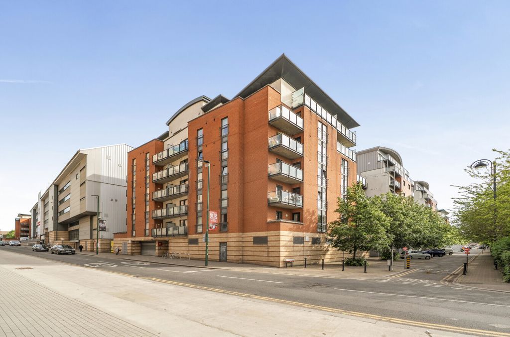 Property photo 1 of 11 1466509-19-6A0d70...