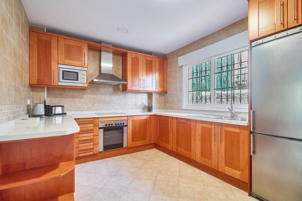 Property photo 3 of 43