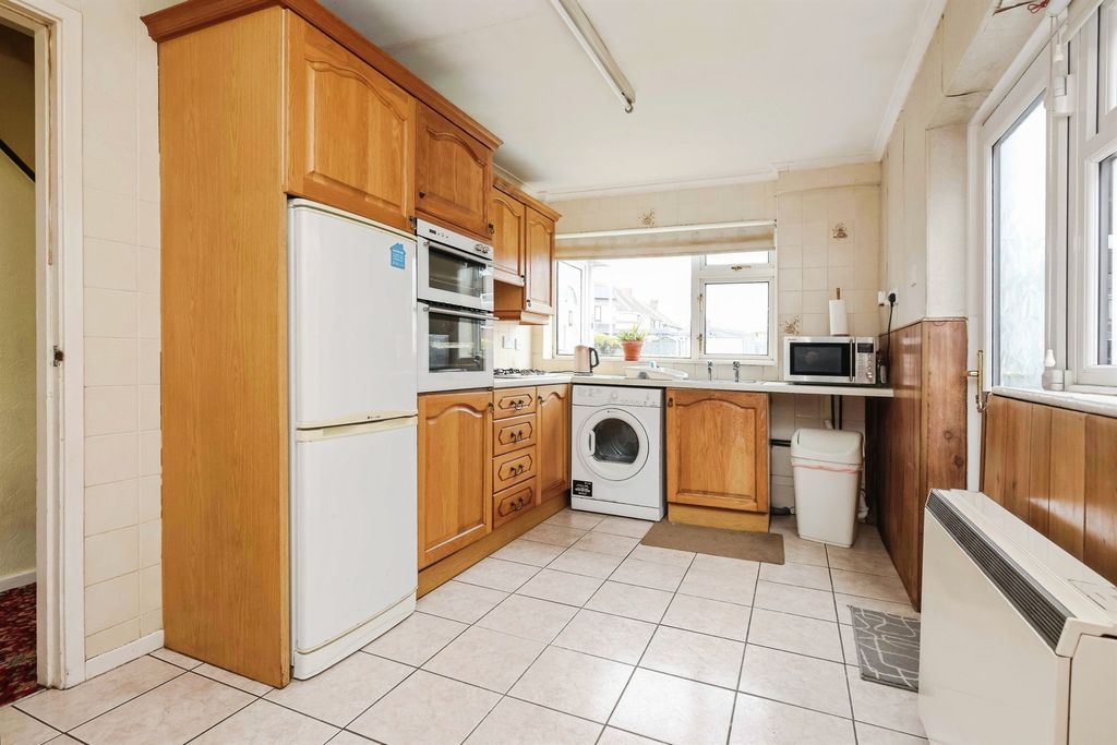 Property photo 3 of 17