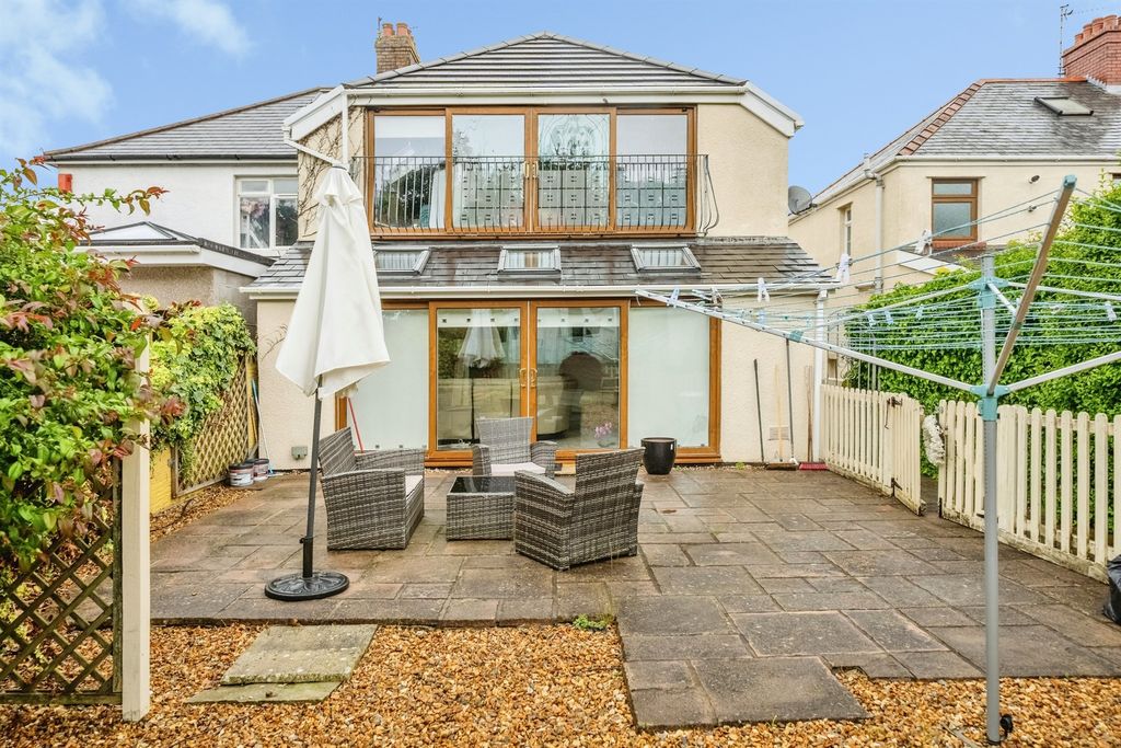 Additional image 4 of 2 bed flat for saleNew Road, Porthcawl CF36