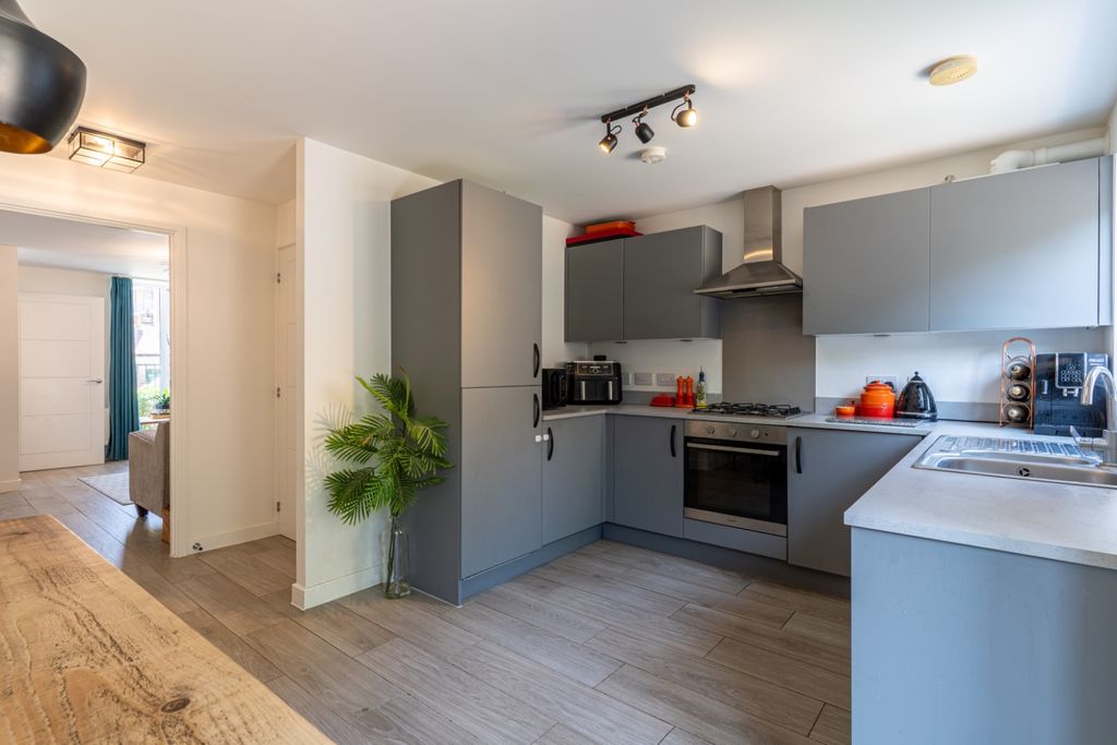Property photo 3 of 25 5304693