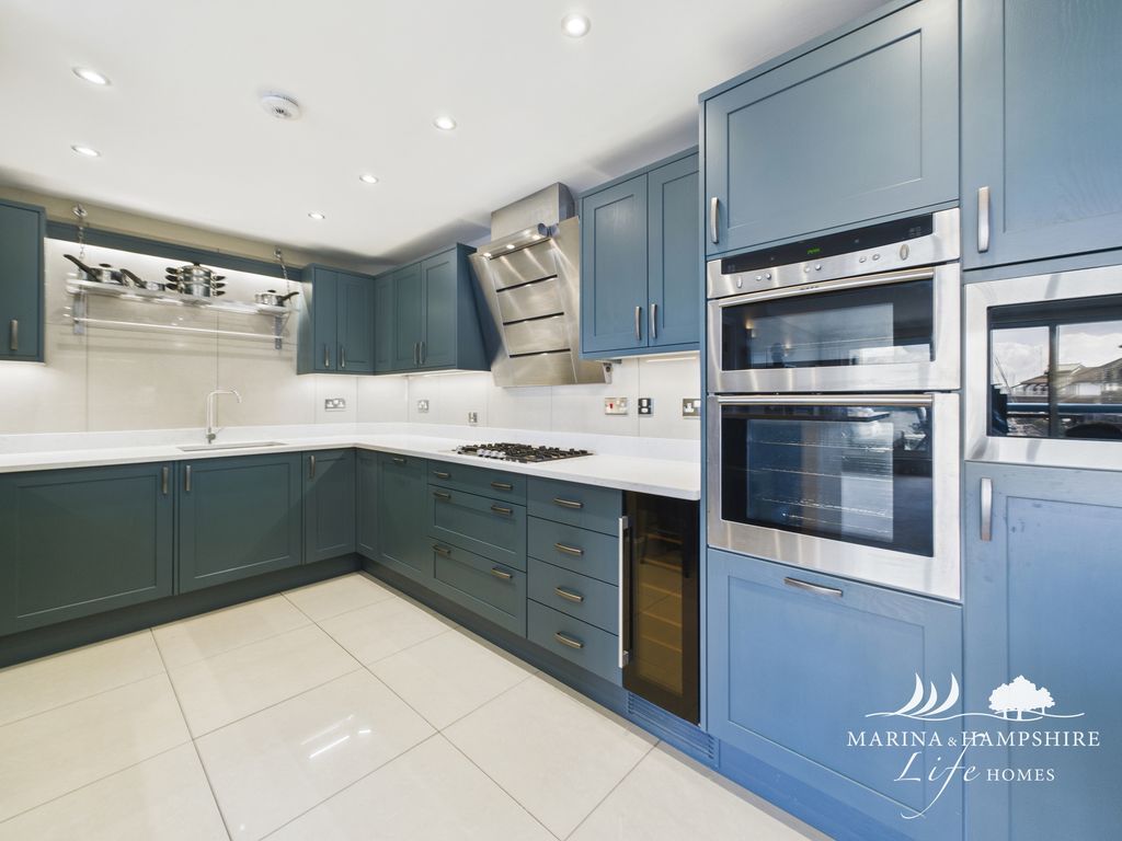 Property photo 2 of 28 Cam03691G0-Pr0048-Still019