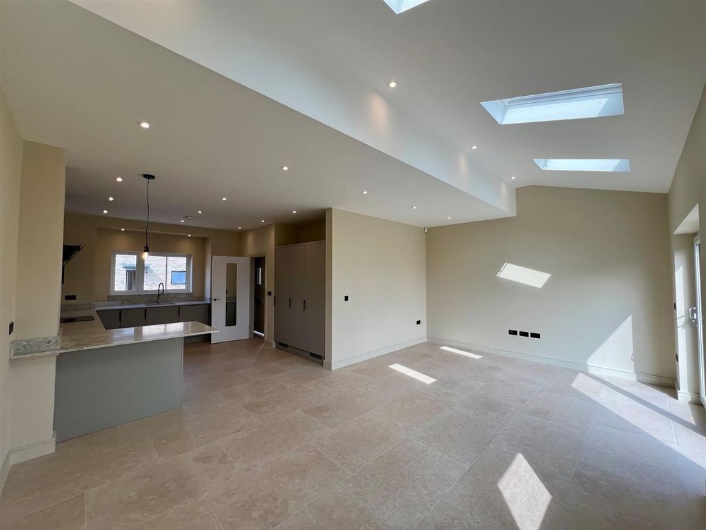 Property photo 2 of 16 485488534_1676810466258959_6447654181547982857_N.J