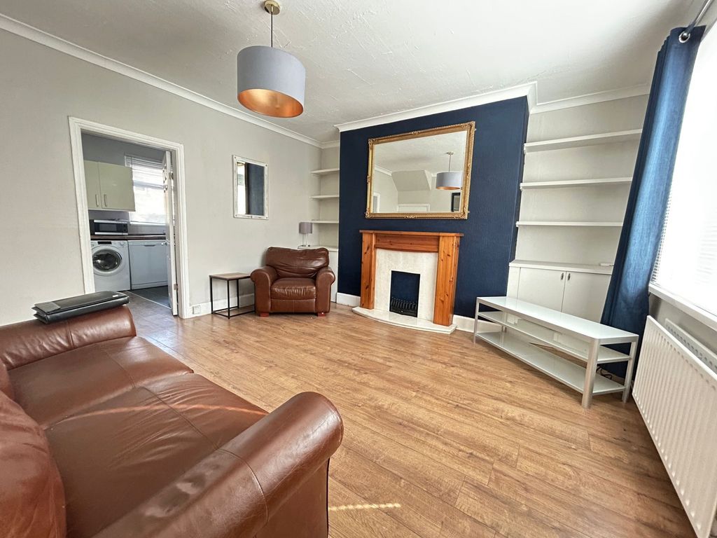 Property photo 3 of 11 28A3c7F4-5041-4962-Bc5d-ee55d1276c03