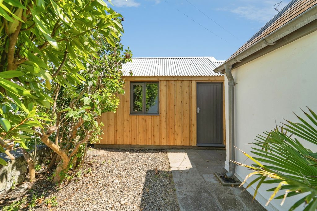 Property photo 2 of 20 Pbox-Img.Jpg