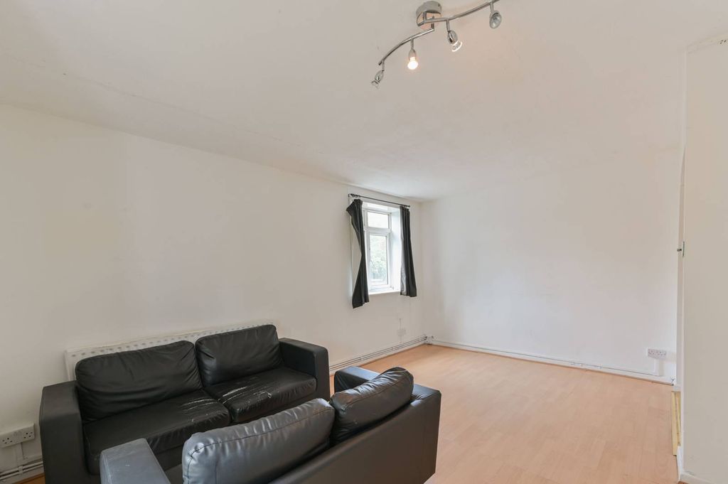 Property photo 3 of 11