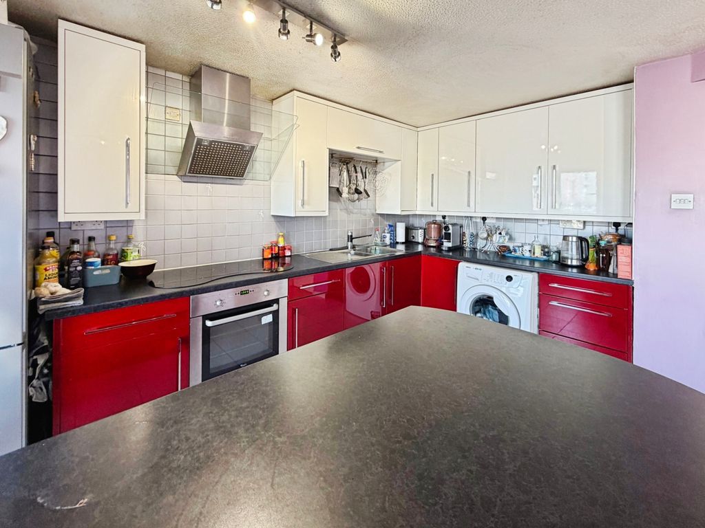 Property photo 3 of 20 Dining Kitchen